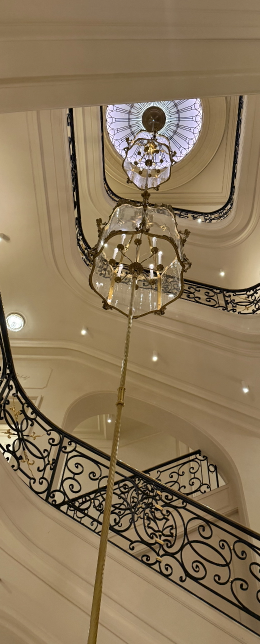 Grand escalier hôtel particulier parisien