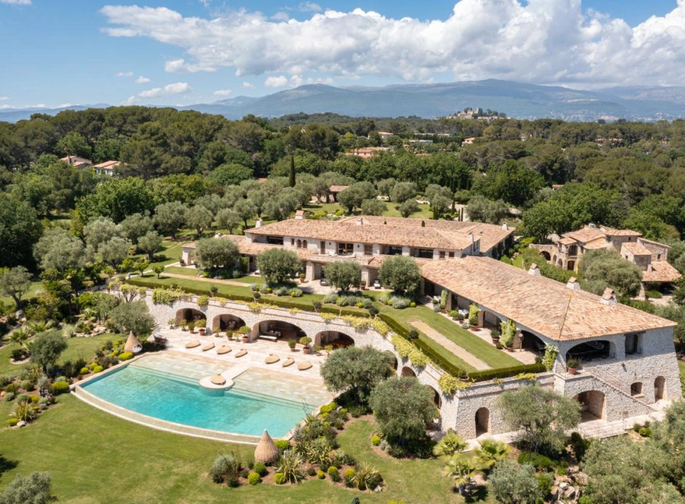 Domaine provençal vu du ciel